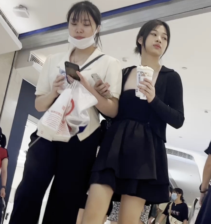 高清偷拍抄底姐妹花-极品