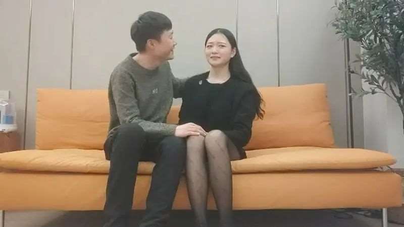CM黑丝美腿，温柔文静现金支付