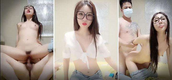 【姐夫干小姨子】眼镜长腿妹牛仔裤诱惑，半脱下裤子翘起屁股扭动，蹲着口交舔屌插嘴，后入抽插抬起双腿猛操